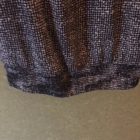 WHBM Black and white patterned top - Picture 3 of 5